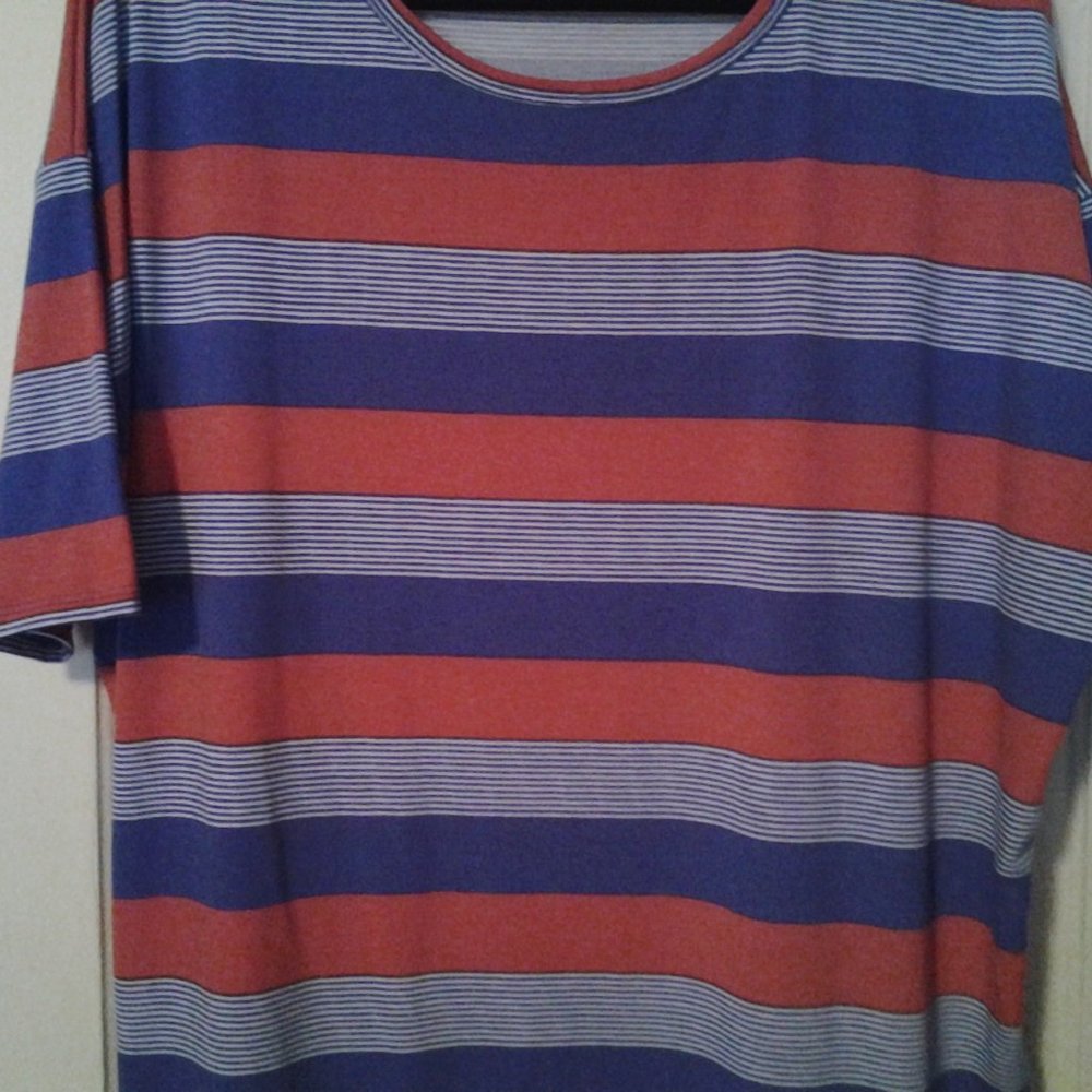 LuLaRoe Irma Tunic Size Medium ... NWOT!